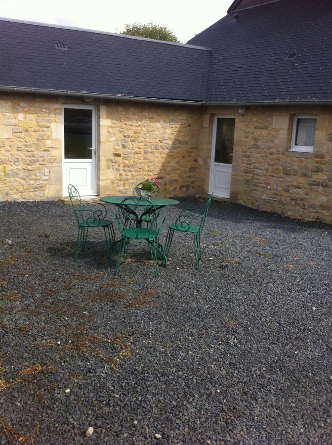 Bed and Breakfast Ferme de Montigny  Asnieres-en-Bessin Exterior foto
